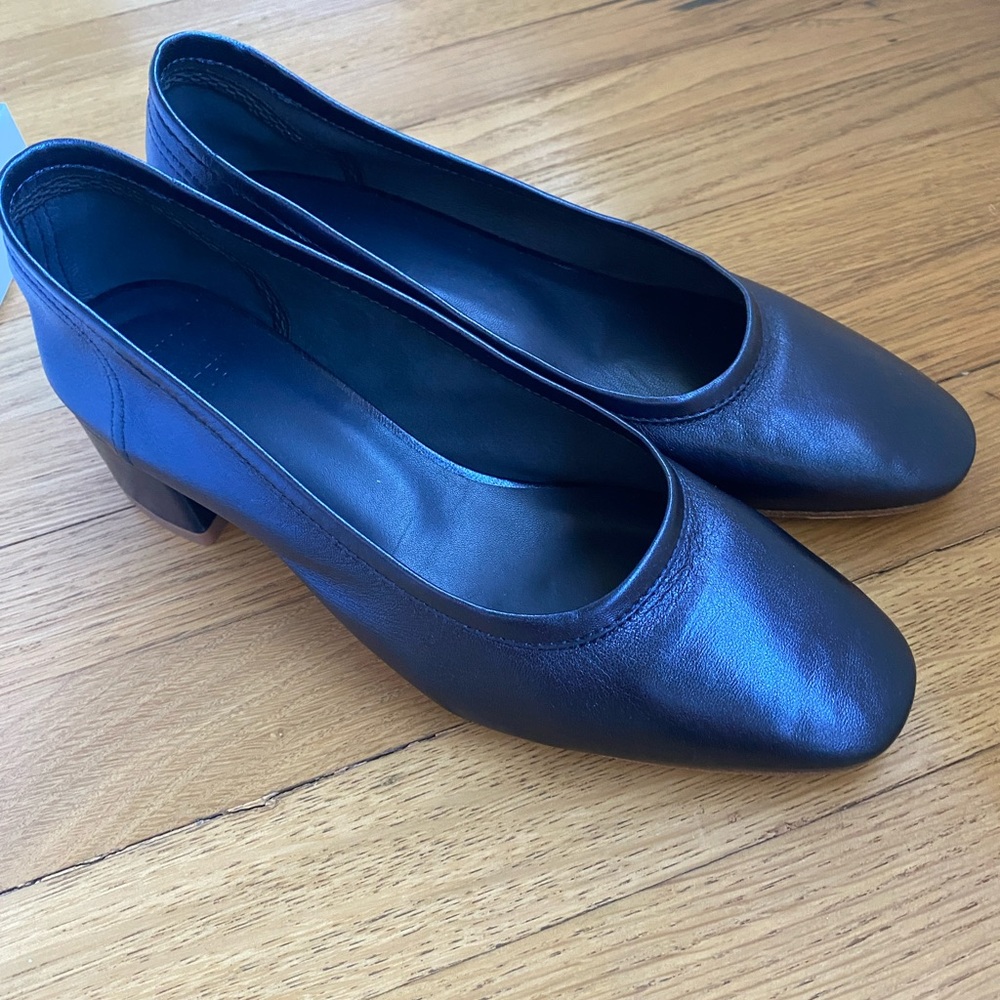 MNZ Roberta metallic navy ballet heel 37